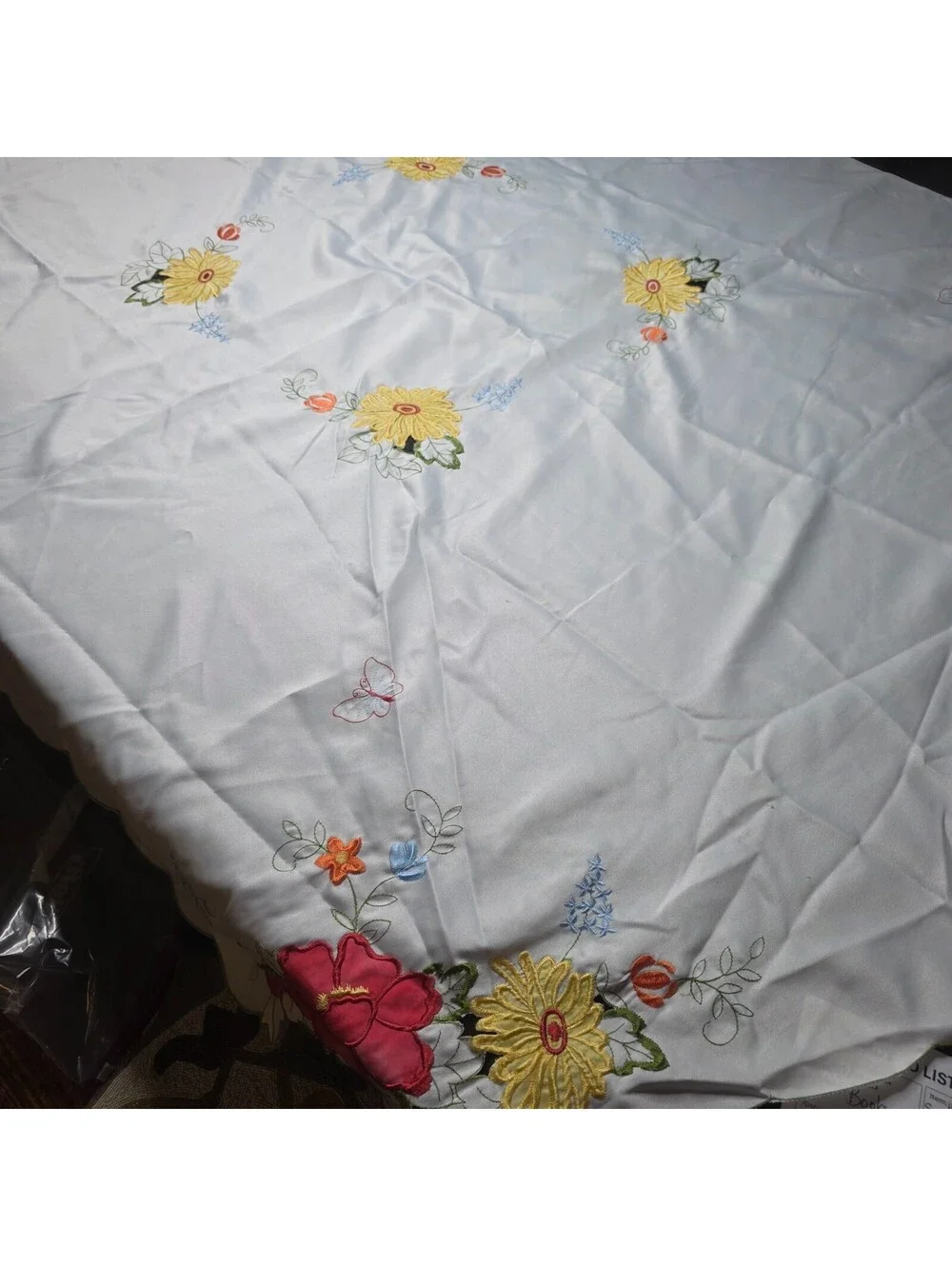 Vtg. Croft & Barrow 70'' Round Tablecloth Floral Buttercup Embroided Scalloped